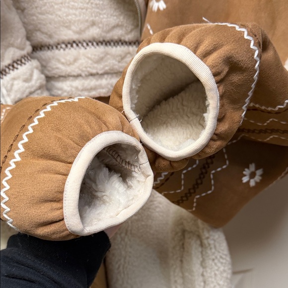 Ugg Brown and Cream Fleece Jacket with Floral Embroidery XL - Picture 9 of 9